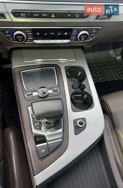 Позашляховик / Кросовер Audi Q7 2018 в 