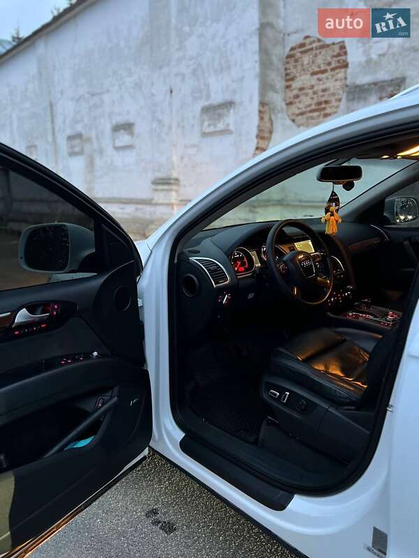 Внедорожник / Кроссовер Audi Q7 2011 в Новгород-Северском