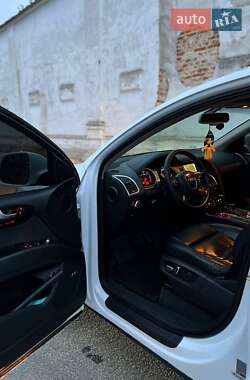 Внедорожник / Кроссовер Audi Q7 2011 в 