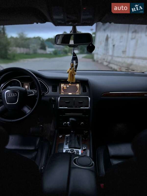 Внедорожник / Кроссовер Audi Q7 2011 в Новгород-Северском