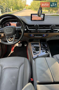 Внедорожник / Кроссовер Audi Q7 2016 в 