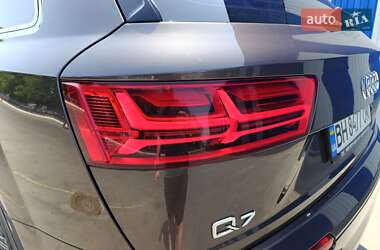 Внедорожник / Кроссовер Audi Q7 2016 в 