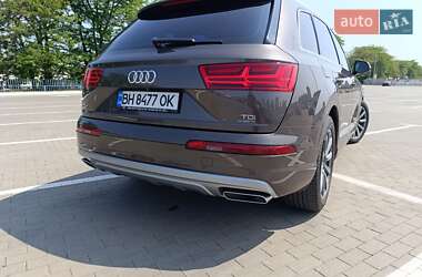 Внедорожник / Кроссовер Audi Q7 2016 в 