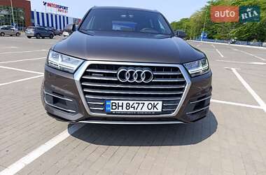 Внедорожник / Кроссовер Audi Q7 2016 в 