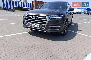 Внедорожник / Кроссовер Audi Q7 2016 в 