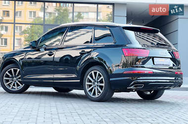 Внедорожник / Кроссовер Audi Q7 2017 в 