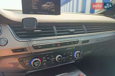 Внедорожник / Кроссовер Audi Q7 2016 в 