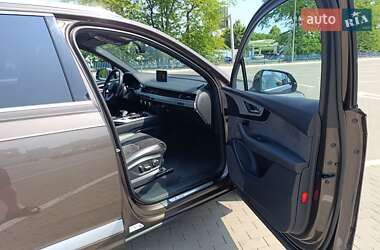 Внедорожник / Кроссовер Audi Q7 2016 в 