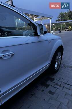 Позашляховик / Кросовер Audi Q7 2012 в 
