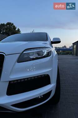 Позашляховик / Кросовер Audi Q7 2012 в 