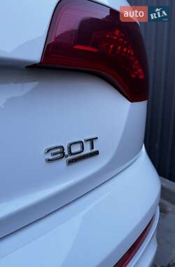 Позашляховик / Кросовер Audi Q7 2012 в 