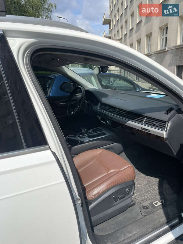 Позашляховик / Кросовер Audi Q7 2019 в Рава-Руській