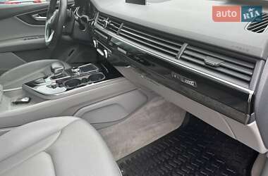 Внедорожник / Кроссовер Audi Q7 2016 в 