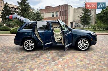 Внедорожник / Кроссовер Audi Q7 2018 в 