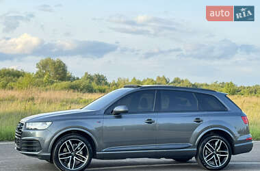 Внедорожник / Кроссовер Audi Q7 2017 в 