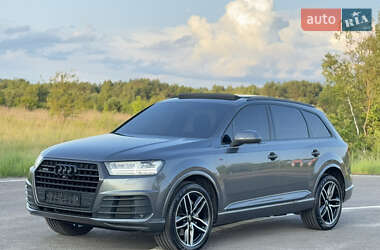 Внедорожник / Кроссовер Audi Q7 2017 в 