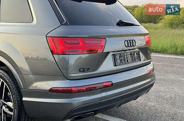 Внедорожник / Кроссовер Audi Q7 2017 в 