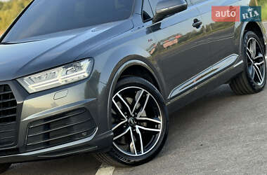 Внедорожник / Кроссовер Audi Q7 2017 в 