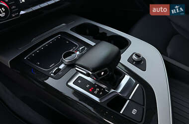 Внедорожник / Кроссовер Audi Q7 2017 в 