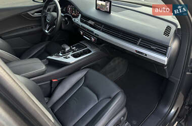 Внедорожник / Кроссовер Audi Q7 2017 в 