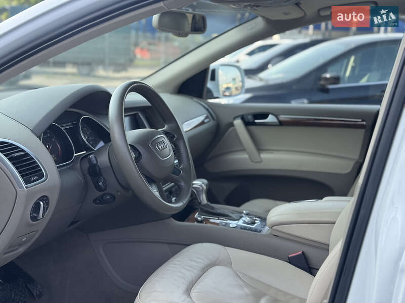 Позашляховик / Кросовер Audi Q7 2014 в Львові