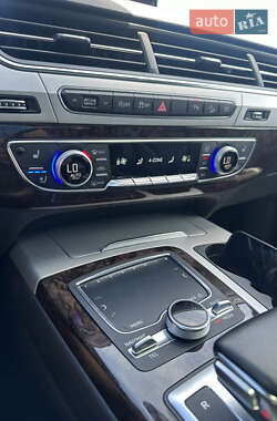 Внедорожник / Кроссовер Audi Q7 2019 в 