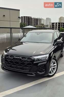 Внедорожник / Кроссовер Audi Q7 2024 в 