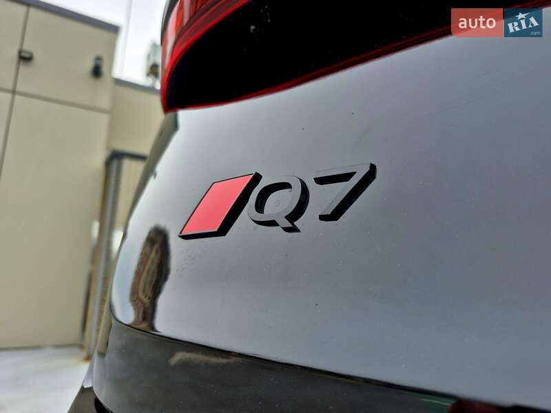 Позашляховик / Кросовер Audi Q7 2024 в Києві