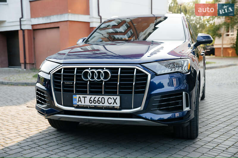 Позашляховик / Кросовер Audi Q7 2021 в 