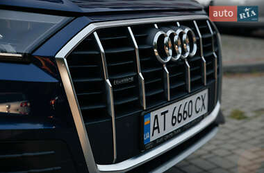 Позашляховик / Кросовер Audi Q7 2021 в 