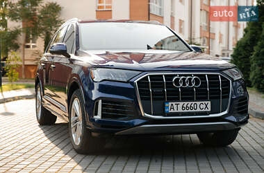 Позашляховик / Кросовер Audi Q7 2021 в 