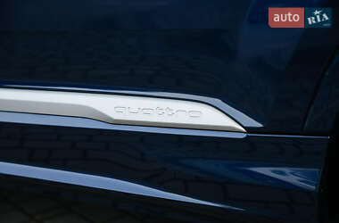 Позашляховик / Кросовер Audi Q7 2021 в 