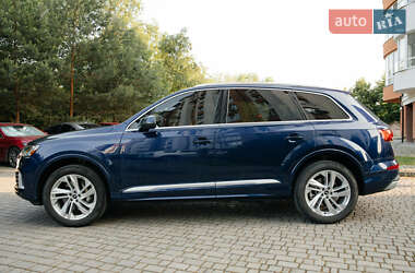 Позашляховик / Кросовер Audi Q7 2021 в 