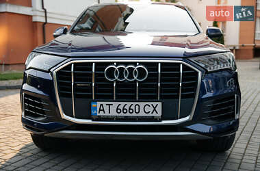 Позашляховик / Кросовер Audi Q7 2021 в 