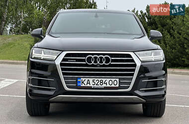 Внедорожник / Кроссовер Audi Q7 2017 в 