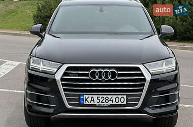 Внедорожник / Кроссовер Audi Q7 2017 в 
