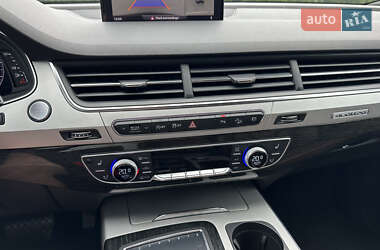 Внедорожник / Кроссовер Audi Q7 2017 в 