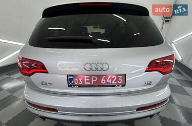 Позашляховик / Кросовер Audi Q7 2013 в 
