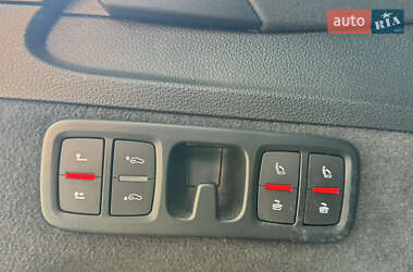 Позашляховик / Кросовер Audi Q7 2015 в 