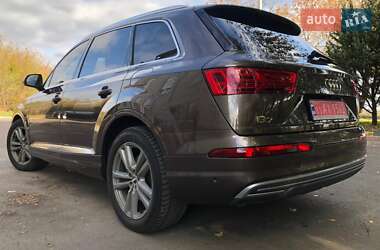 Внедорожник / Кроссовер Audi Q7 2016 в 