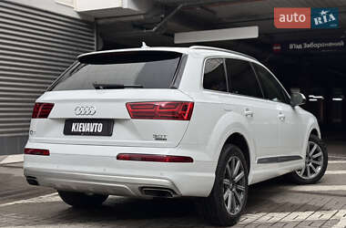 Внедорожник / Кроссовер Audi Q7 2018 в 