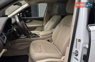 Внедорожник / Кроссовер Audi Q7 2018 в 
