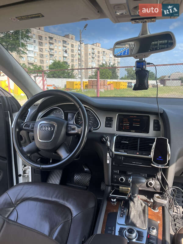 Внедорожник / Кроссовер Audi Q7 2011 в Александрие