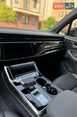 Внедорожник / Кроссовер Audi Q7 2020 в 