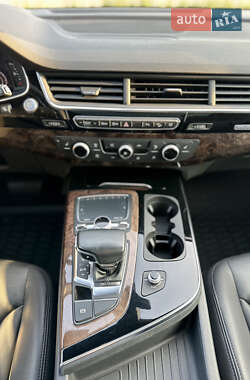 Внедорожник / Кроссовер Audi Q7 2017 в 