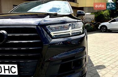 Внедорожник / Кроссовер Audi Q7 2016 в 