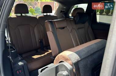 Внедорожник / Кроссовер Audi Q7 2016 в 