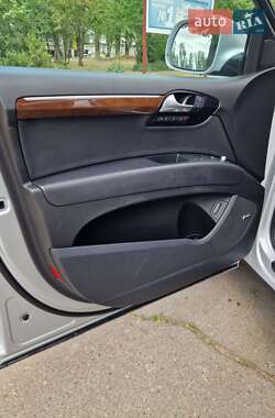 Позашляховик / Кросовер Audi Q7 2012 в 