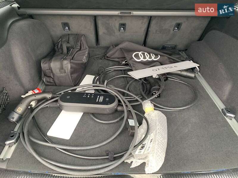 Позашляховик / Кросовер Audi Q7 2024 в Чернівцях