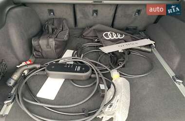 Позашляховик / Кросовер Audi Q7 2024 в 